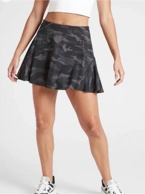 ATHLETA Gray Camo Match Point Printed Skort Mesh Pockets